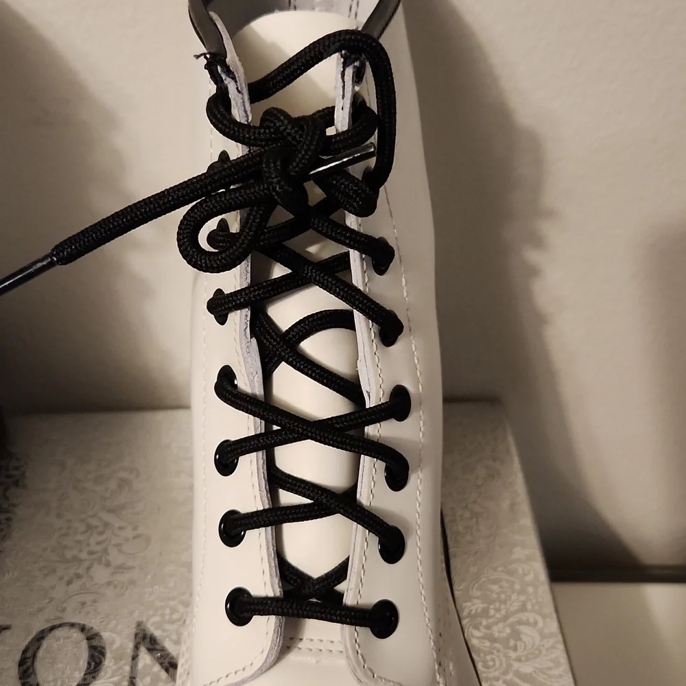 DR. MARTEN'S 1460 BOOTS SMOOTH LEATHER Women's White Boots Size 10. - Picture 2 of 12
